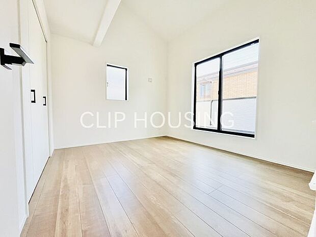 ロフト付きの居室は収納だけでなく、天井高が高くなることにより解放感も演出。用途に合った使い分けで家族の成長を見守ります。