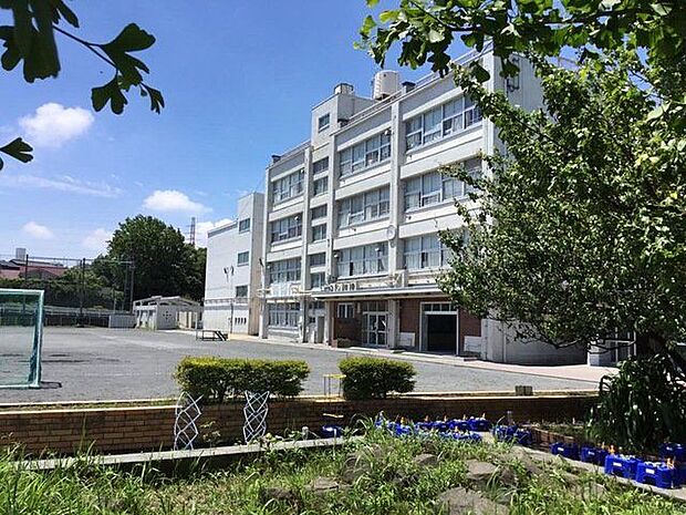 横浜市立梅林小学校 徒歩7分。 540m