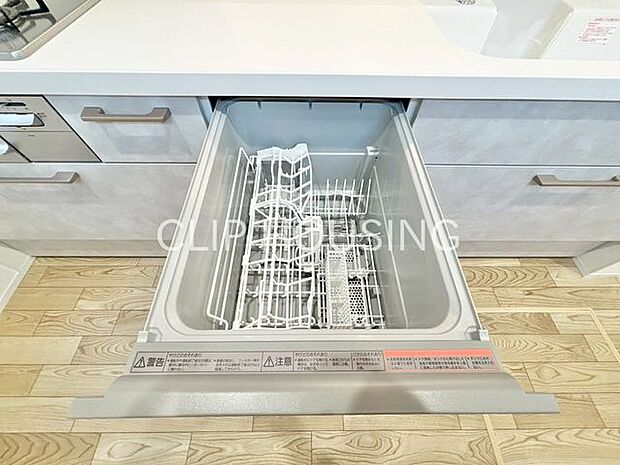 家事動線やリビングとのつながりに配慮し、食事の準備や片付けなどの家事を楽しくするキッチンスペースに仕上げました。毎日使う場所だから気持よく使えて、居心地の良い空間に。