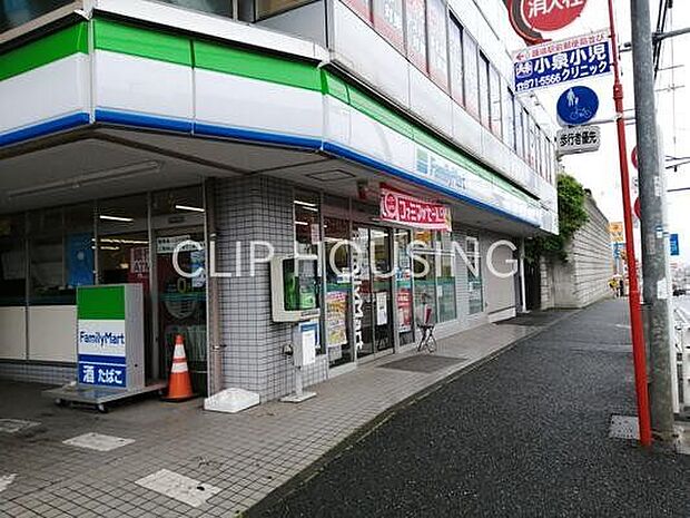 ファミリーマートいずみ踊場駅前店 徒歩10分。 730m