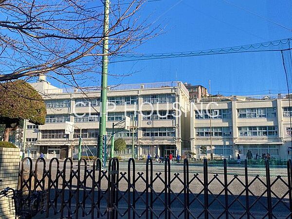 横浜市立峯小学校 徒歩8分。 640m