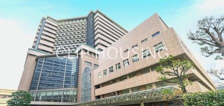 公立大学法人横浜市立大学附属市民総合医療センター 徒歩5分。 340m