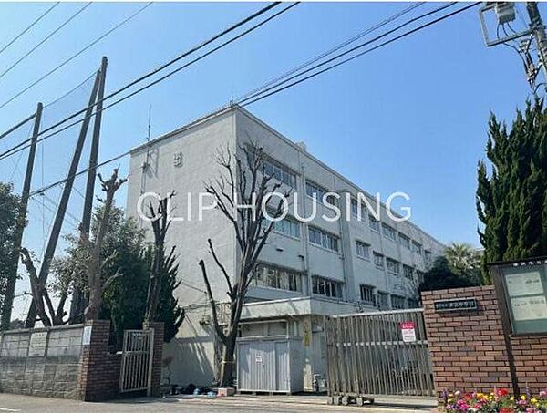 横浜市立末吉中学校 徒歩7分。 490m