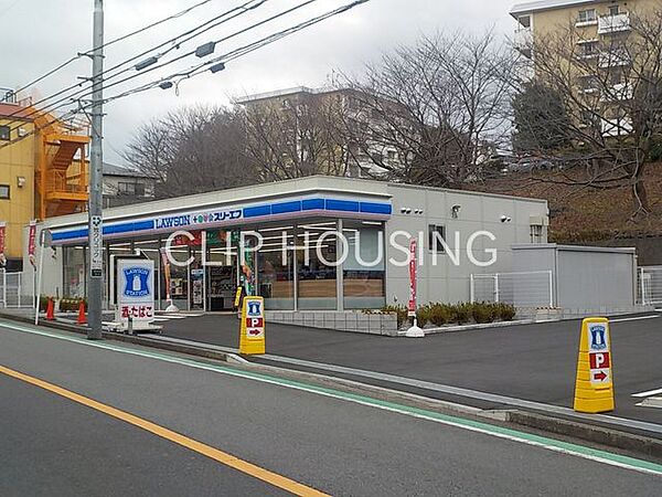 ローソン・スリーエフ横浜神大寺三丁目店 徒歩4分。 290m