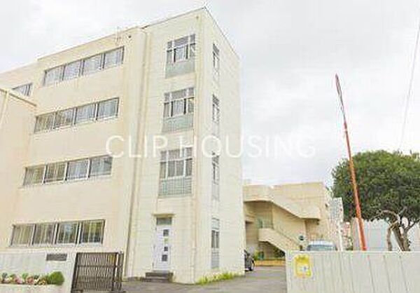 横浜市立原中学校 徒歩11分。 830m
