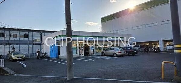 ファミリーマート松山釜利谷店 徒歩4分。 260m
