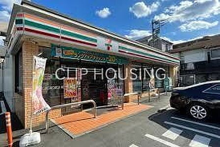 セブンイレブン横浜別所南店 徒歩3分。 240m