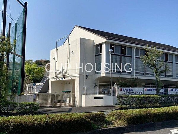 横浜市立茅ケ崎中学校 徒歩8分。 640m