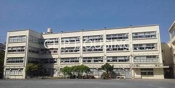 横浜市立日野小学校 徒歩10分。 770m