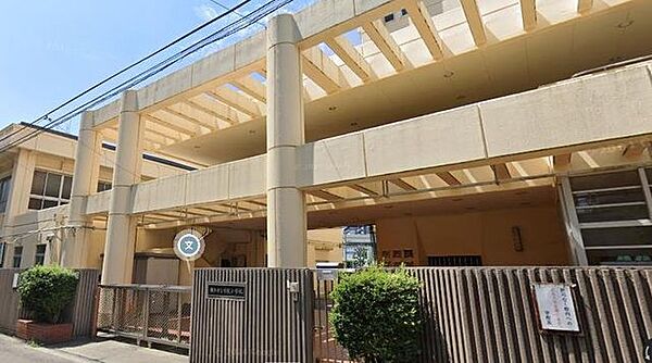横浜市立日枝小学校 徒歩7分。 500m