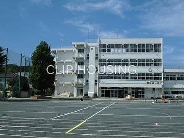 横浜市立新吉田第二小学校 徒歩8分。 640m