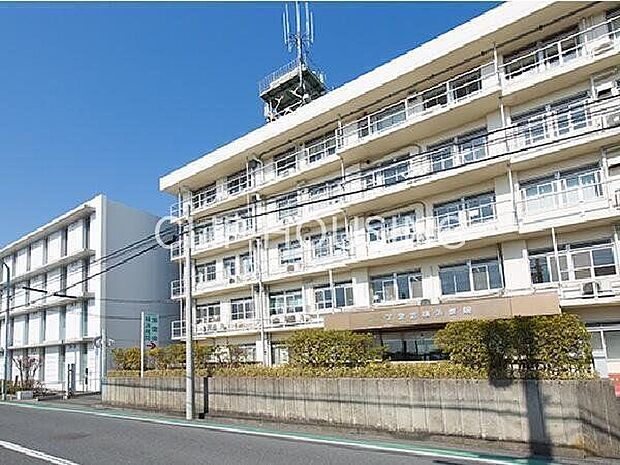 公益財団法人紫雲会横浜病院 徒歩9分。 720m