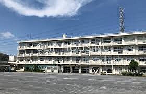 横浜市立名瀬小学校 徒歩24分。 1900m