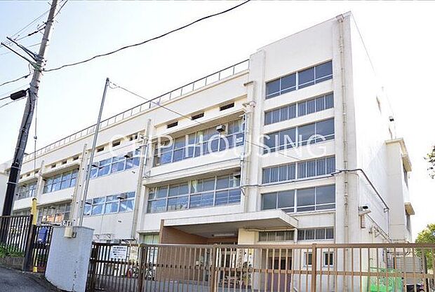 横浜市立日下小学校 徒歩9分。 660m