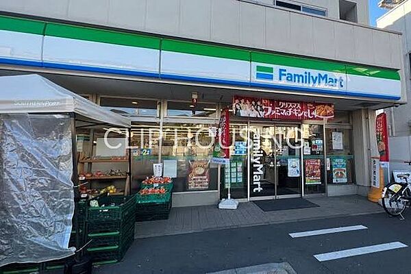 ファミリーマート東寺尾中台店 徒歩8分。 580m