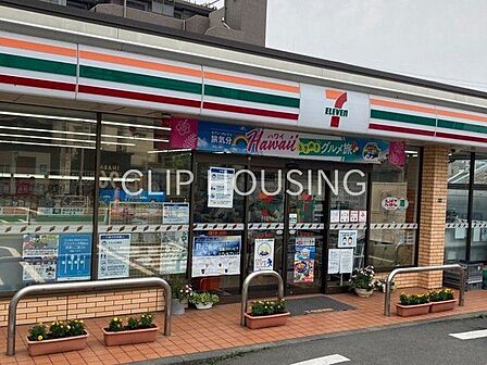 セブンイレブン横浜関店 徒歩4分。 280m