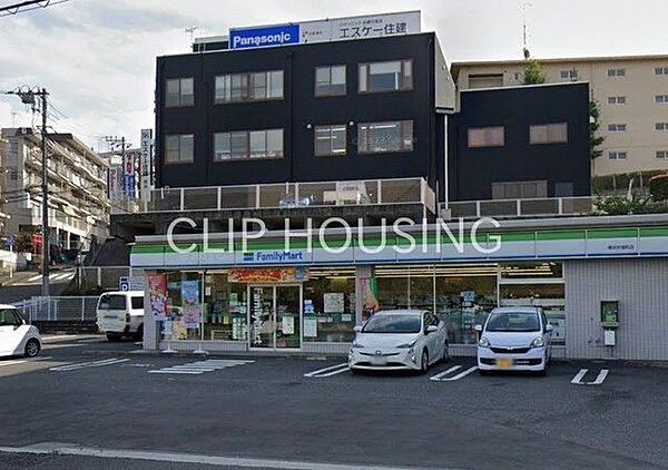 ファミリーマート横浜狩場町店 徒歩11分。 850m