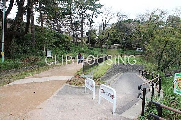 篠原園地 徒歩16分。 1220m