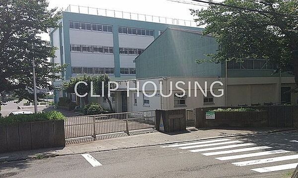 横浜市立浦島小学校 徒歩7分。 560m