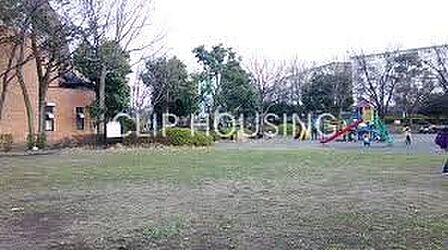 洋光台駅前公園 徒歩7分。 500m