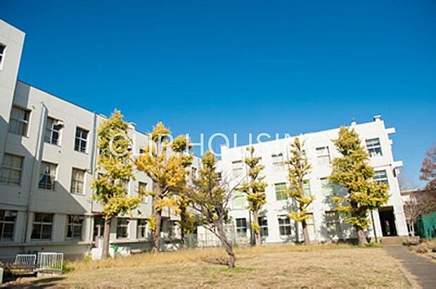 横浜国立大学教育学部附属横浜中学校 徒歩9分。 680m