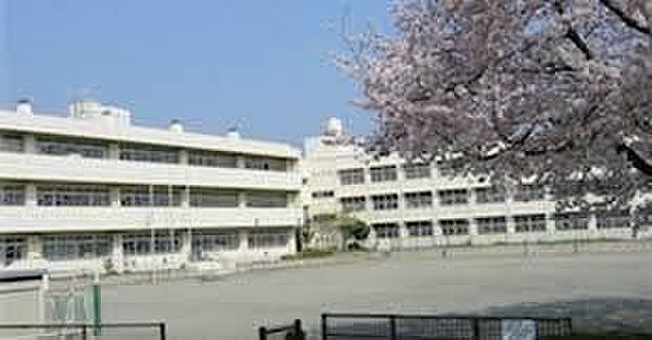 横浜市立南台小学校 徒歩11分。 860m