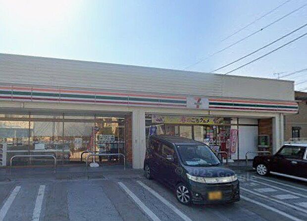 セブンイレブン横浜笹山団地前店 徒歩5分。 330m