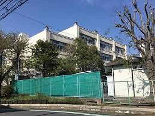 横浜市立新井中学校桜坂分校 徒歩8分。 610m