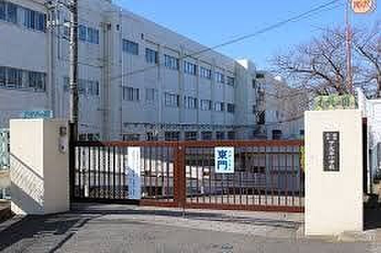 横浜市立下永谷小学校 徒歩9分。 660m