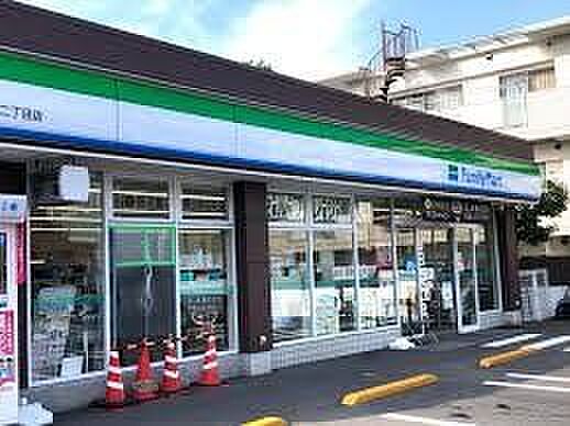ファミリーマート六ッ川二丁目店 徒歩5分。 380m