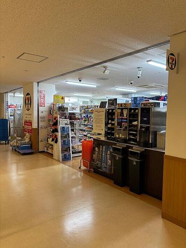 セブンイレブンKOYO横浜栄共済病院店 徒歩4分。 270m