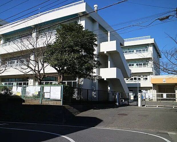横浜市立高舟台小学校 徒歩7分。 520m