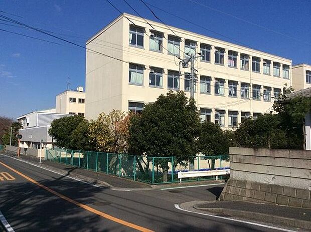 横浜市立上郷小学校 徒歩8分。 580m