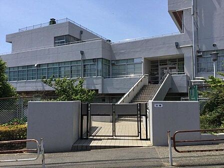 横浜市立野庭すずかけ小学校 徒歩7分。 540m