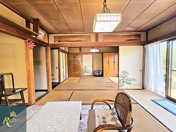 6帖の和室を2室配置。襖を開ければ隣の和室とつながり、12帖の広々とした空間に。客間としても活用できます。