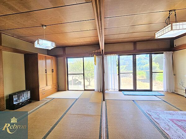 6帖の和室を2室配置。襖を開ければ隣の和室とつながり、12帖の広々とした空間に。客間としても活用できます。