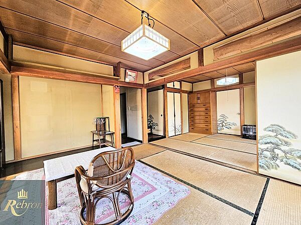 6帖の和室を2室配置。襖を開ければ隣の和室とつながり、12帖の広々とした空間に。客間としても活用できます。