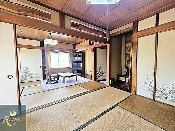 6帖の和室を2室配置。襖を開ければ隣の和室とつながり、12帖の広々とした空間に。客間としても活用できます。