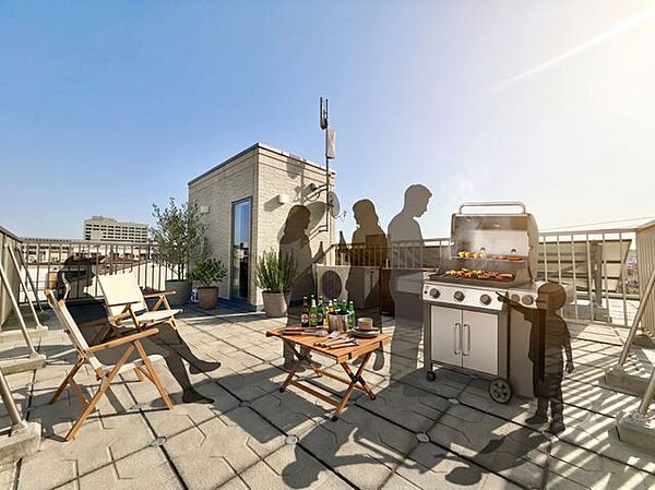 周囲に高い建物がないため、屋上（ルーフバルコニー）に上がると景観を独り占めできます。家族・知人とのBBQやおうちキャンプ、青空の下での読書、ガーデニングなど、使い道はあなた次第。※AIによる加工です