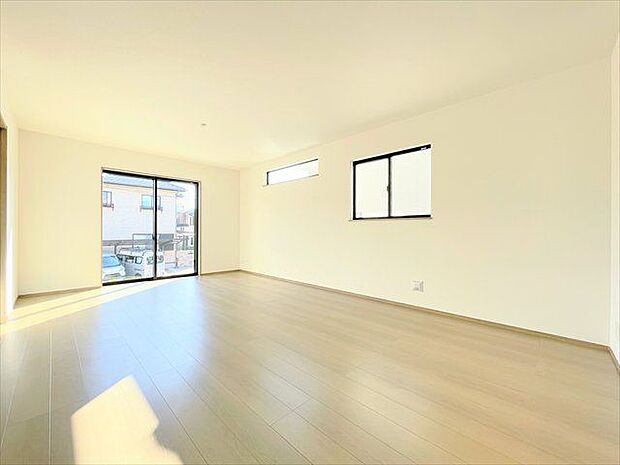 自分の好きなソファやテーブル、インテリアグッズを設置できます。カーペットなどの床材や、テーブル、ソファーなどのインテリアにこだわってもいいですね。