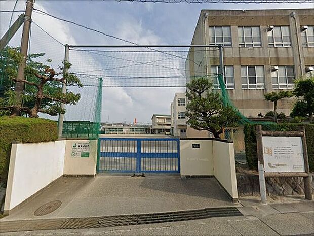 名古屋市立扇台中学校 【教育目標つよく:心理を追究し、何事もくじけない心身の育成さとく:物事を適切に判断し、課題を解決する力の育成あたたかく:自然を大切にし、人を思いやる心の育成】 1160m