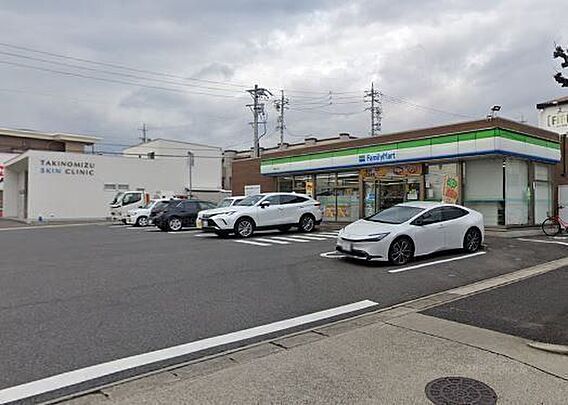 ファミリーマー...