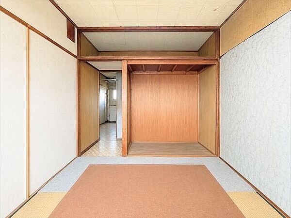 足を伸ばしてくつろげる和室。日々の疲れを癒す、心安らぐ空間です。