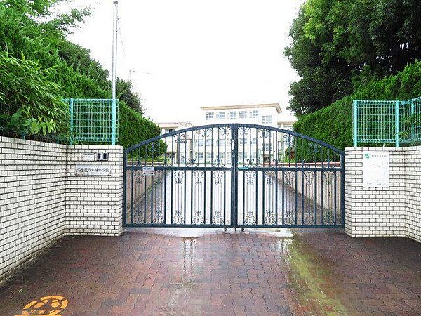 名古屋市立緑小学校【教育目標】・明るく健康な子ども・よく考え進んでやりぬく子ども・力を合わせて働く子ども【努力点】親しもう！深めよう！広げよう！ことばの世界 540m