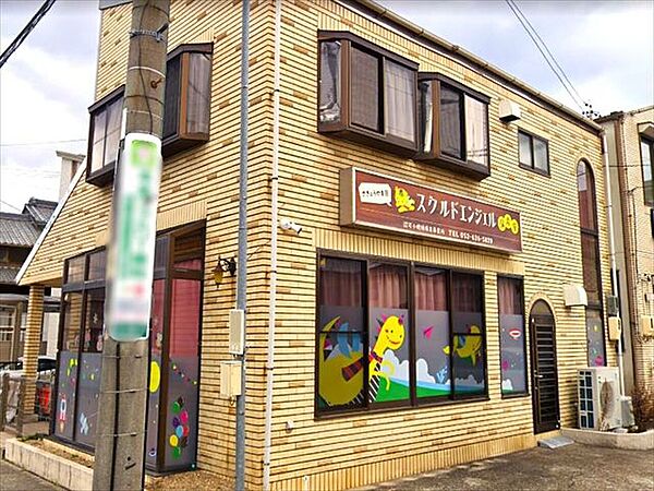 スクルドエンジェル保育室　さきょうやま園開室日：昼間保育　月曜日～土曜日開室時間：昼間保育7:30～18:30休室日：日・祝・年末年始・園指定日対象：57日～2歳児定員：16名 690m
