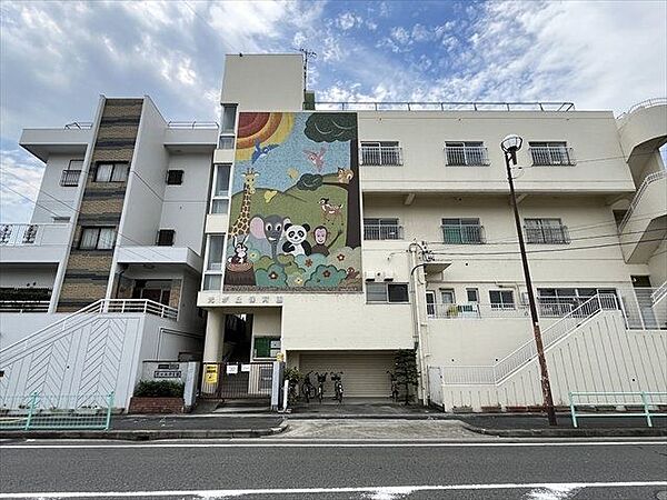 光が丘保育園【保育目標】1.愛情豊かで物事に感謝する　2.何事にも自分から進んでやろうとする　3.丈夫な体で誰とでも仲よく遊べる　4.思っていることが素直にいえる　5.親切で思いやりのある子供…