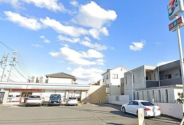 セブンイレブン名古屋若田2丁目店【スローガンは「近くて便利」。地域の人へのサービスを重視し、配達サービスにも力を入れている。（電子マネー利用可　ＡＴＭあり　ネット通販あり）nanacoポイントサー…