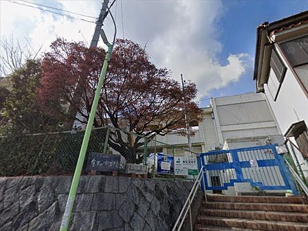 有松中学校【校訓　自由　責任　親愛　協同　勤勉　努力】 740m