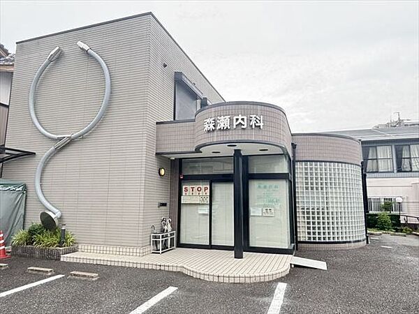 森瀬内科【診療科目/内科、胃腸科　診療時間/8:30～12:15、16:30～19:15※休診日/木曜日、土曜午後、日曜日、祝日　駐車場20台】 390m