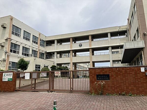 旭出小学校昭和49年4月開校教育目標：本気で学ぶ、正しく生きる、体をきたえる 440m